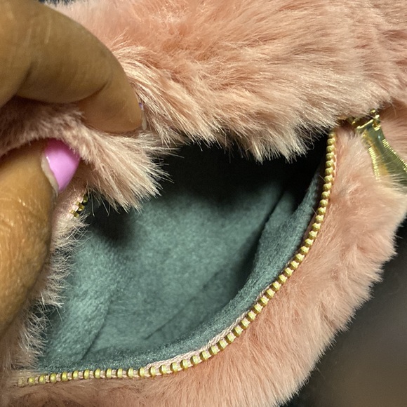 Brand new fluffy pink heart purse - Picture 4 of 4